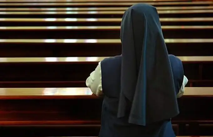 Conmoción en Italia: Una monja tuvo un bebé