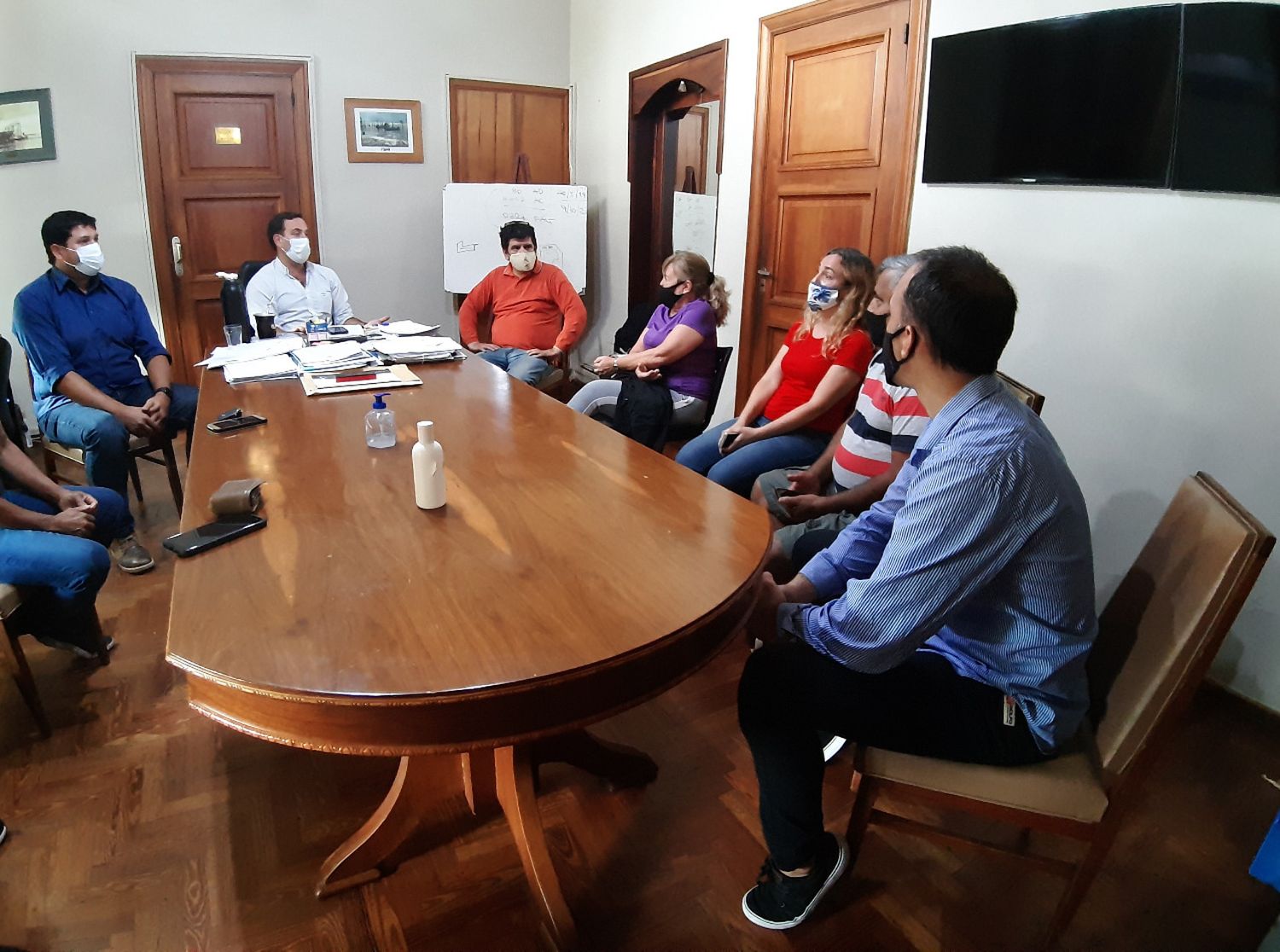 Desde este fin de semana, autorizan los eventos con hasta 100 personas en comercios habilitados