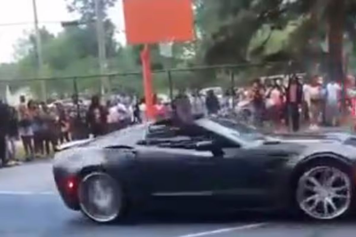 La portación de armas es común en este país