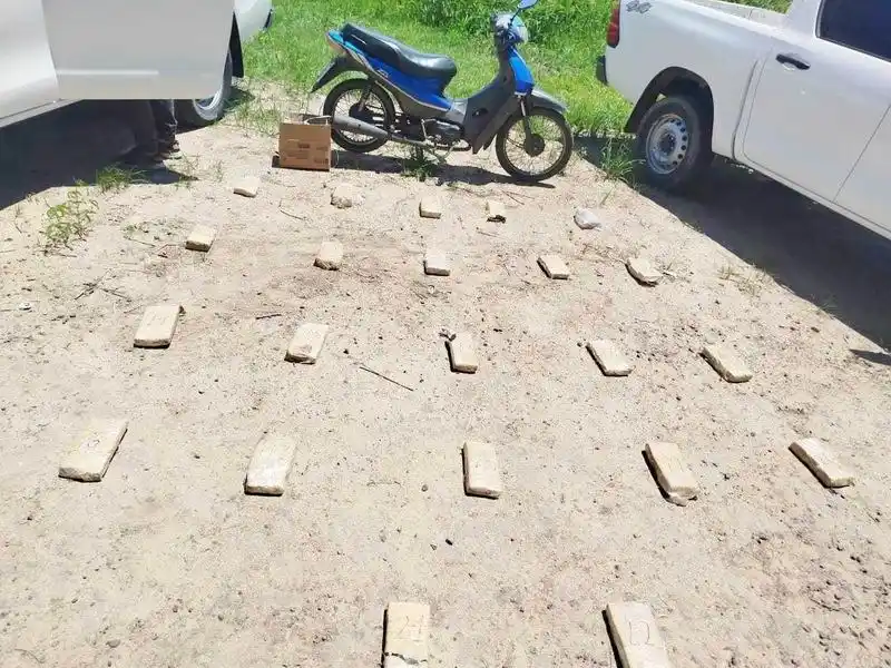 En distintos procedimientos, secuestran 
marihuana y cocaína, un sujeto detenido