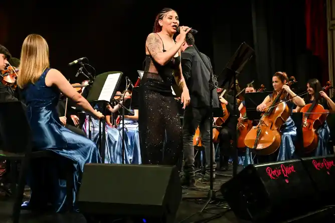 Se vivió una noche memorable con el concierto solidario de Rocío Quiroz en el Brazzola