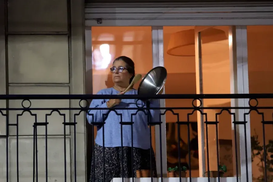 La cadena nacional y el DNU de Milei, a 10 días de asumir, activó el cacerolazo