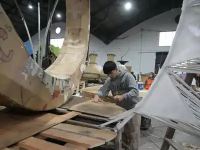 A qué hora comienza el desfile de carrozas estudiantiles, cuántos cursos participarán y qué costo tiene la entrada