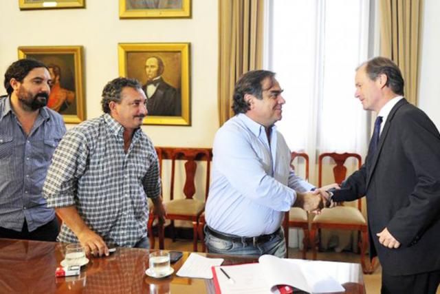 Bordet convocó a los docentes y llamó a construir un pacto social