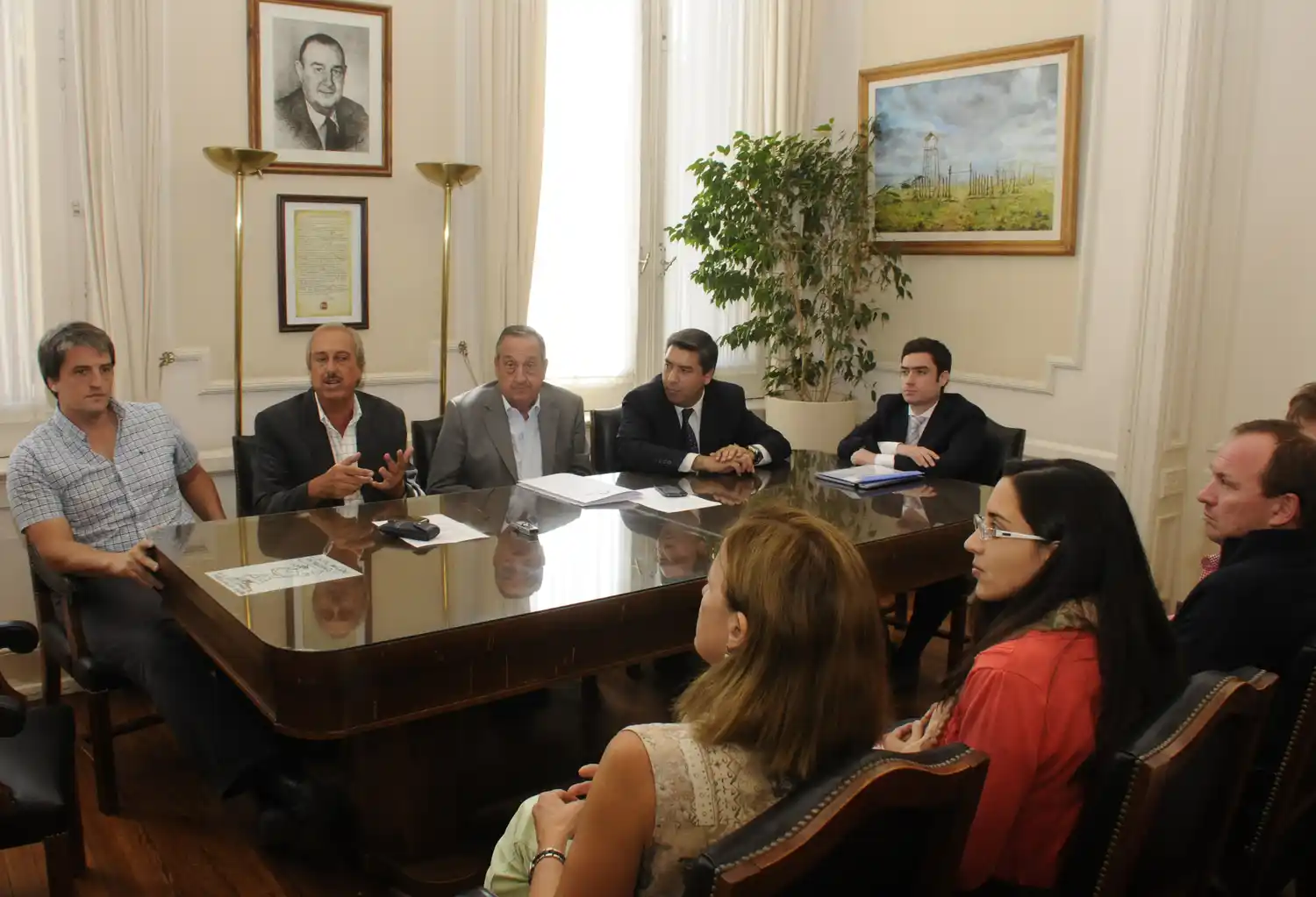 Decreto de llamado a licitación pública para el centro de convenciones