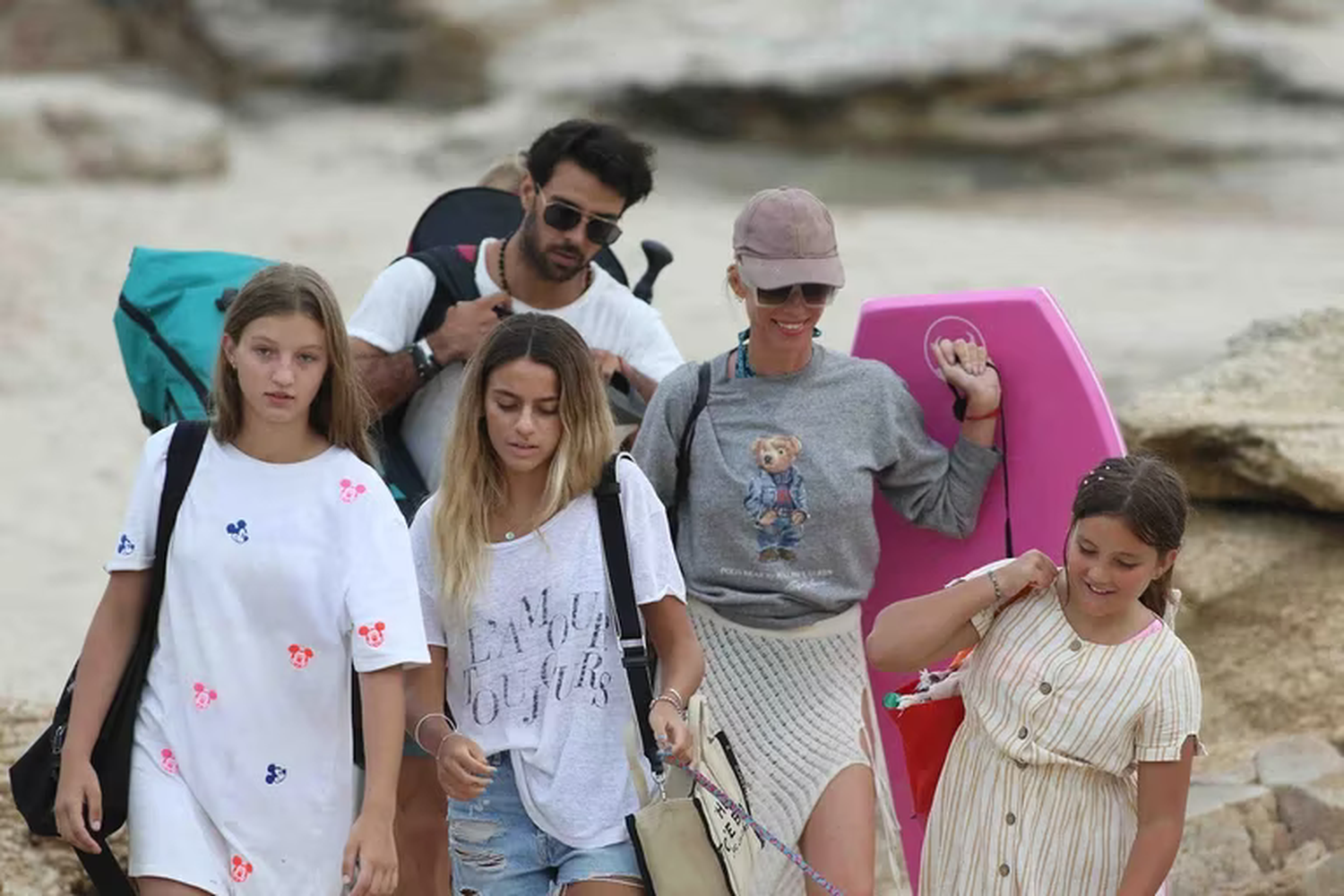 Nicole Neumann se reencontró con sus hijas en Punta del Este