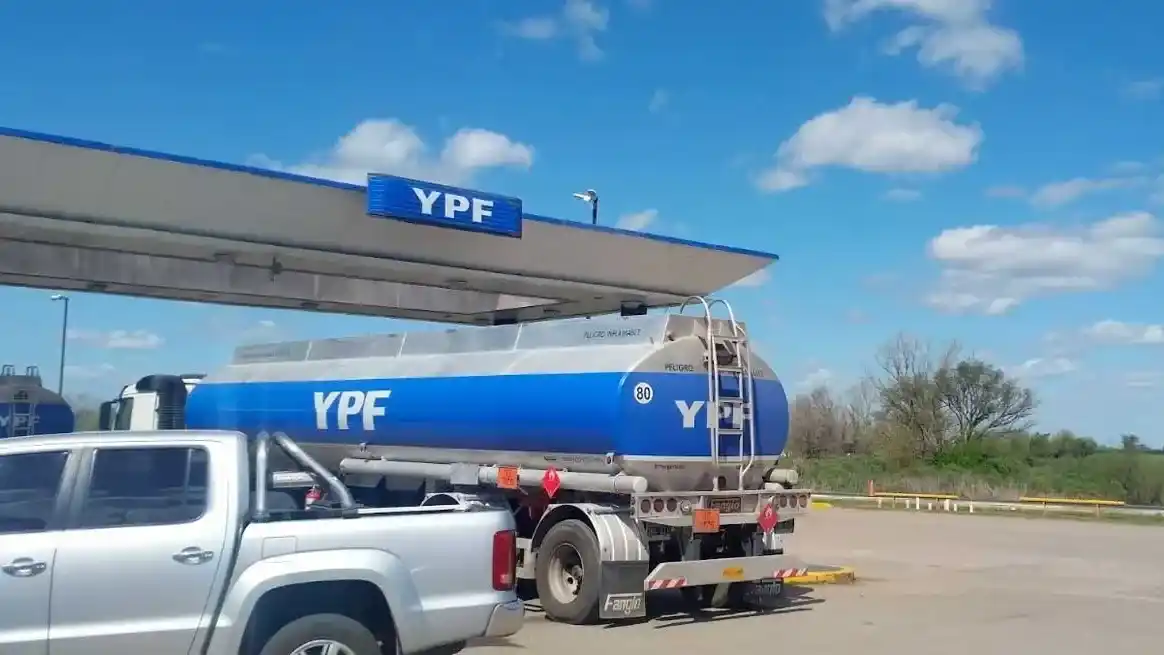YPF define este lunes si vuelve a aumentar los combustibles tras el congelamiento de 45 días