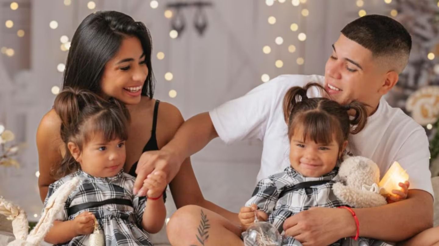 Thiago Medina y Daniela Celis buscan niñera para las gemelas.