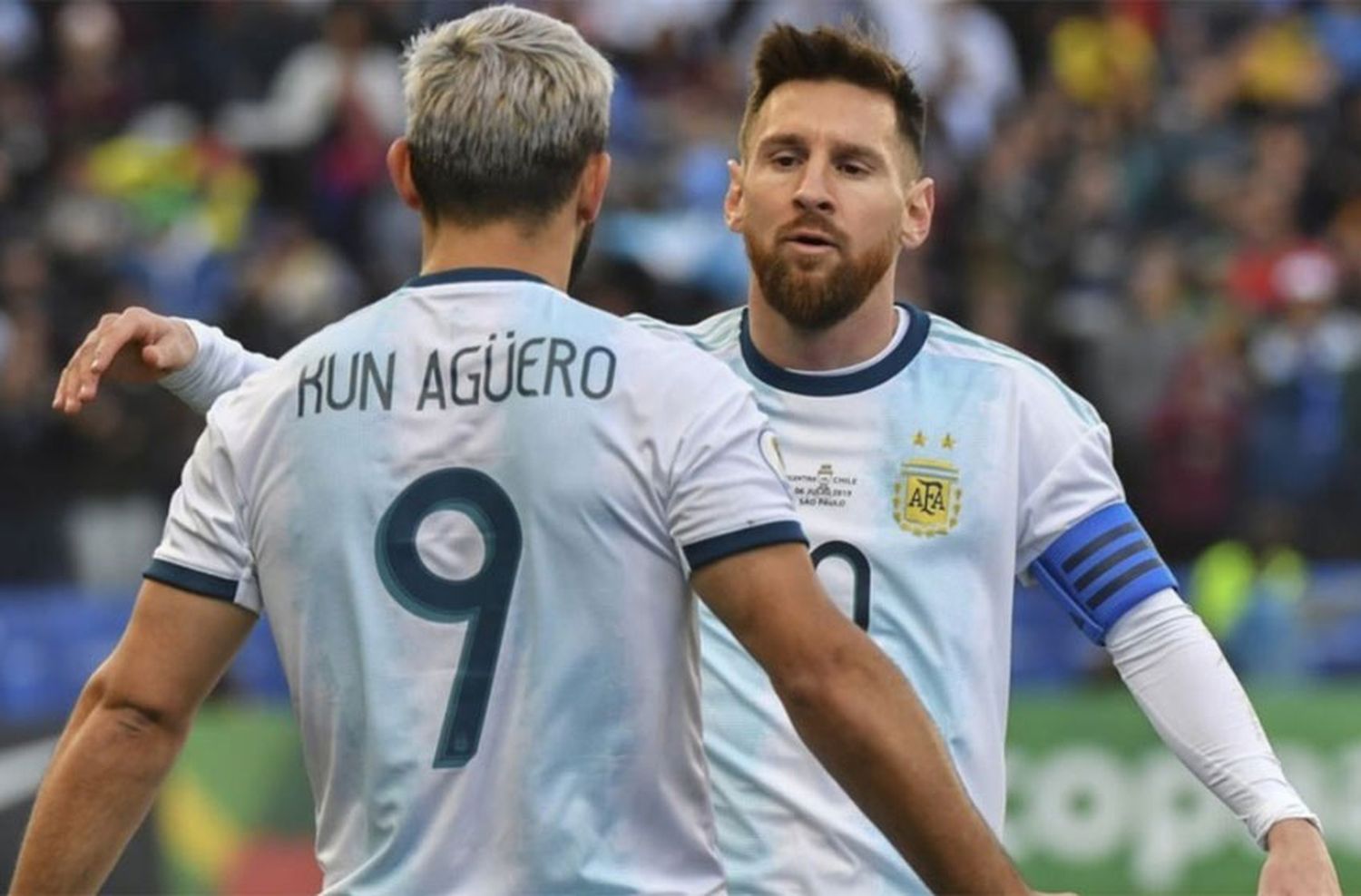 La conmovedora carta que publicó Messi para despedir del fútbol a su amigo Kun Agüero