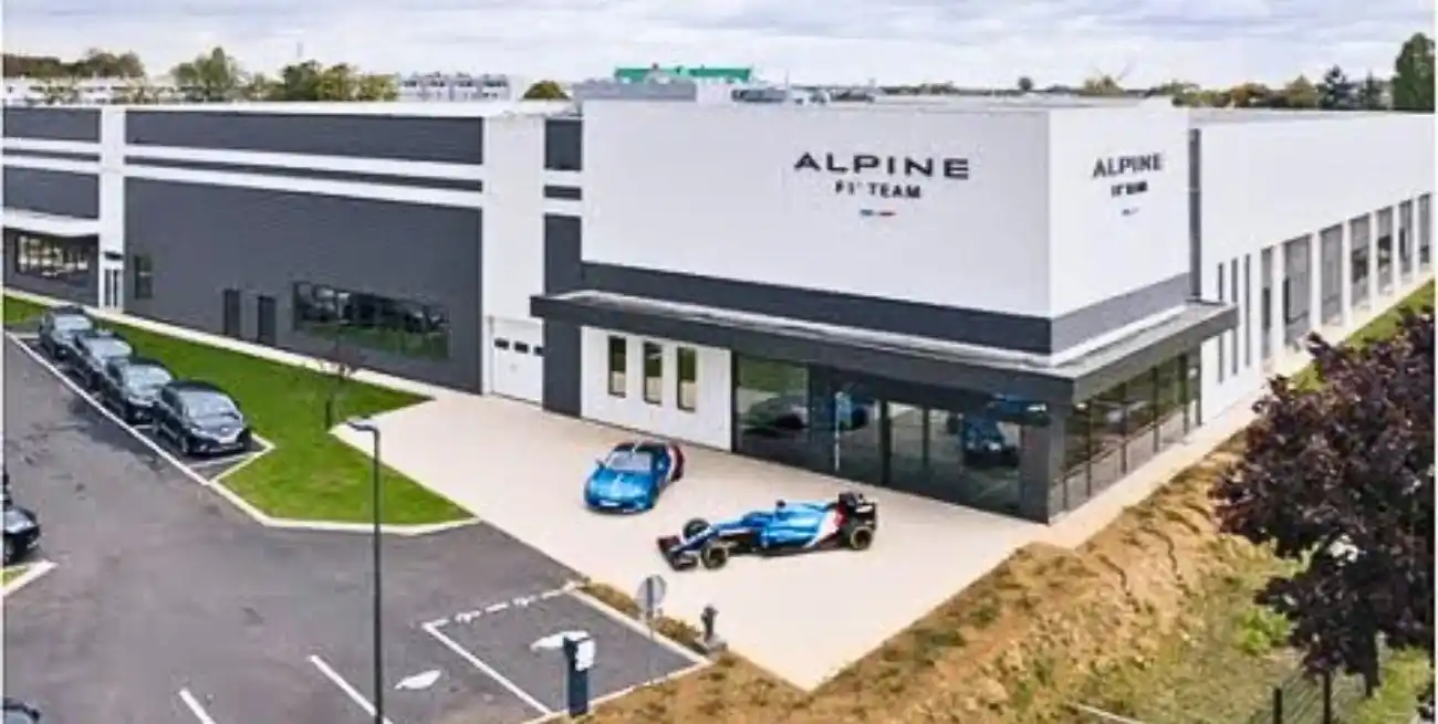 Alpine sospecha de posible espionaje industrial tras una intrusión en su fábrica en Francia.