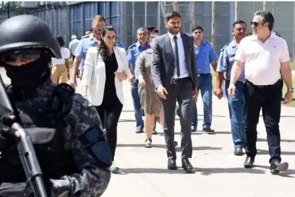 Pullaro analiza indultar a policías condenados, incluso en casos de "homicidio calificado"