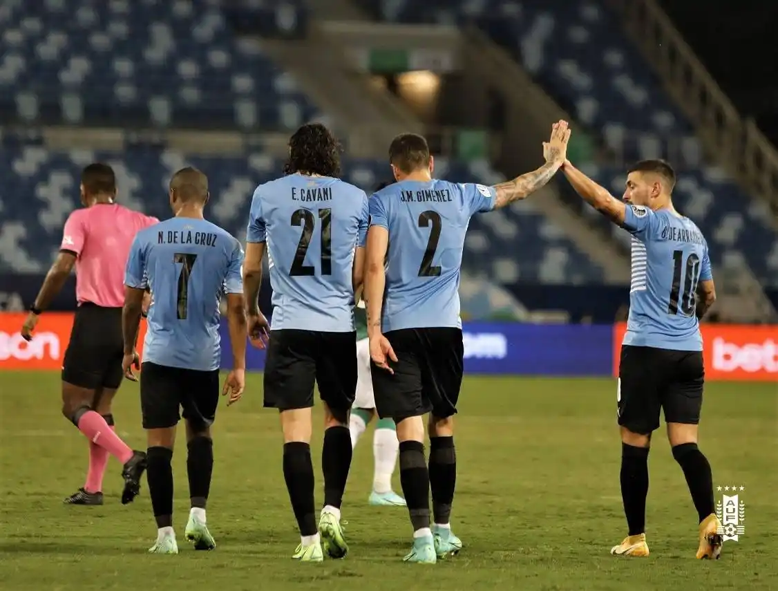 Uruguay le ganó a Bolivia y se aseguró un lugar en los cuartos de final