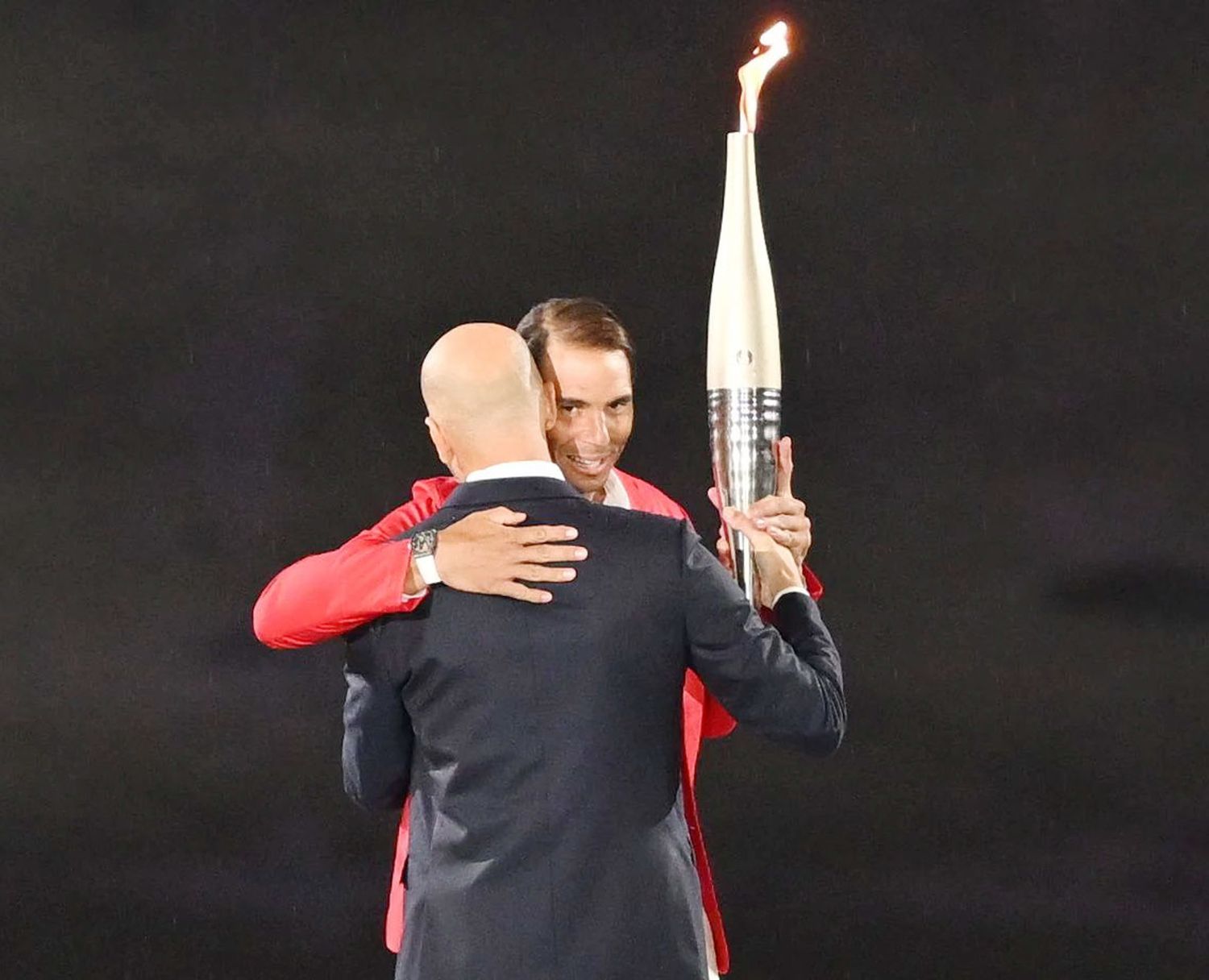 Con Zidane y Nadal como protagonistas, así fue el encendido del pebetero en la ceremonia inaugural de los Juegos Olímpicos