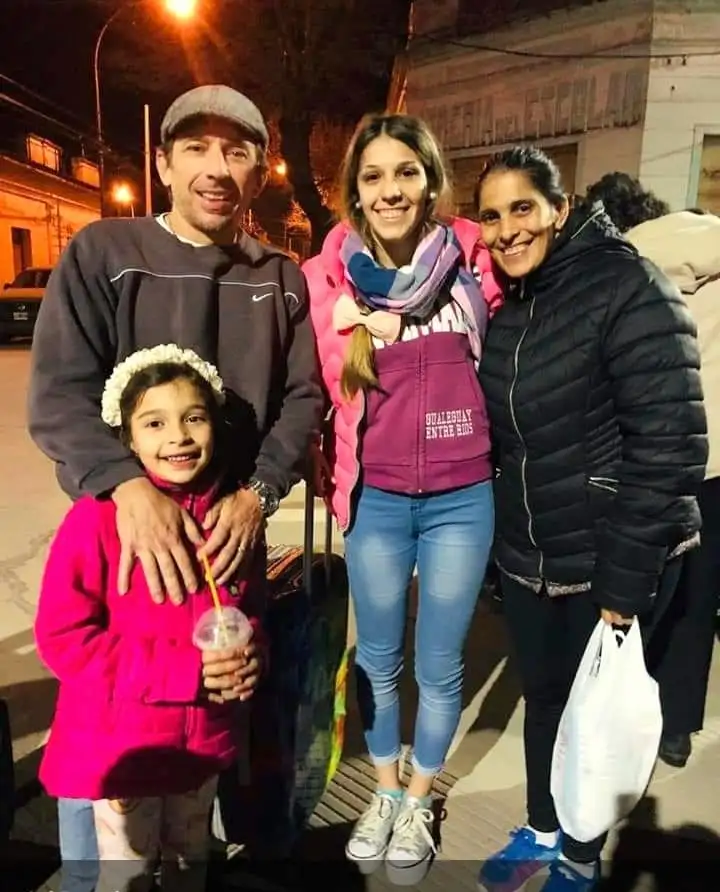 Horacio Peccin junto a su familia.