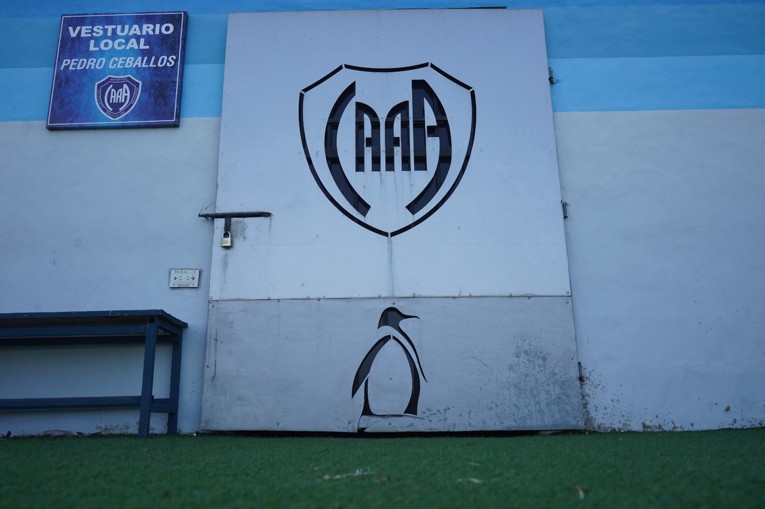 El grave accidente ocurrió en un entrenamiento de Antártida Argentina.