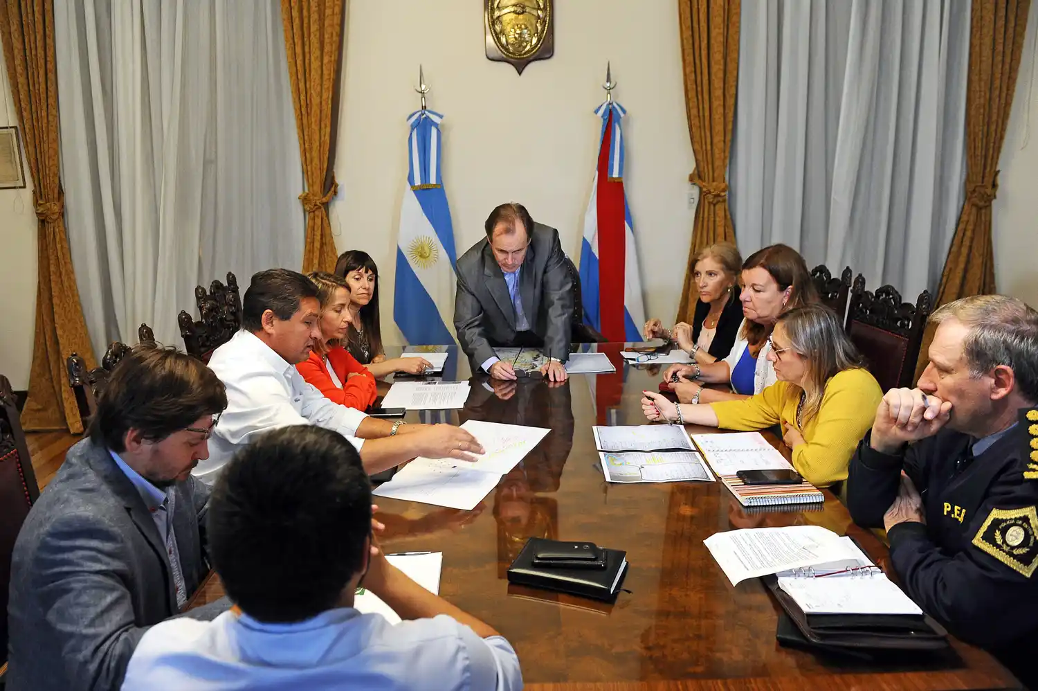 Bordet coordina acciones por la situación crítica de familias ante inminente desbarrancamiento en la costa en Diamante