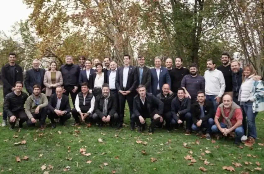 En medio de las especulaciones por la interna, De Pedro se reunió con intendentes del conurbano