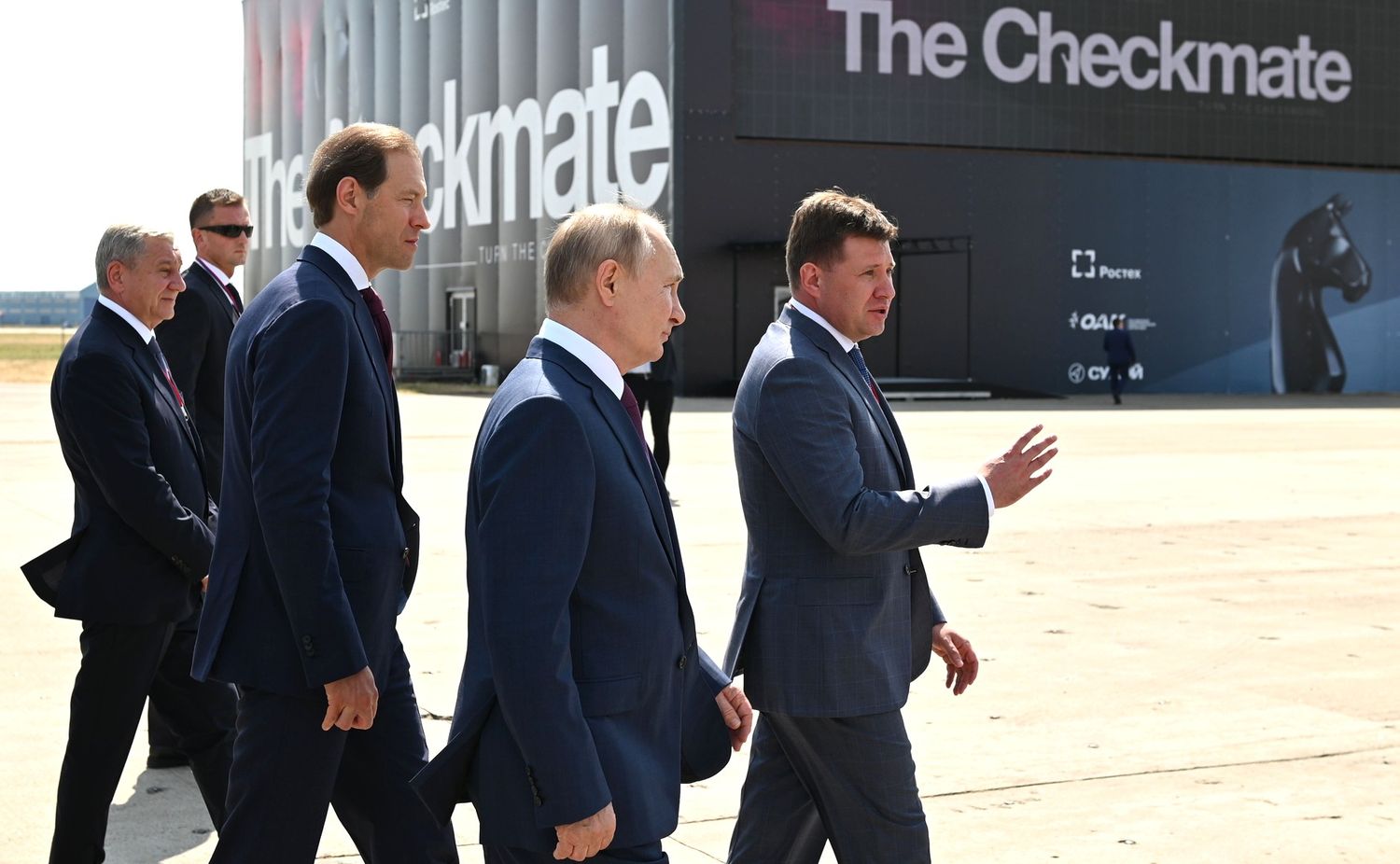 Rostec presentó al presidente Vladimir Putin el Checkmate, el nuevo caza ruso de 5 generación de Sukhoi