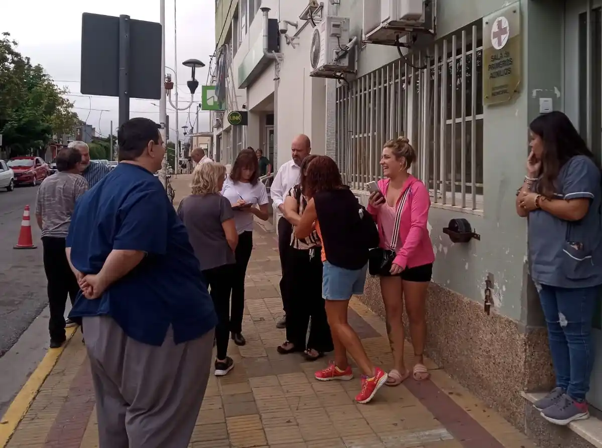 Abrazo solidario al Centro de Salud en Unión: “La gente está muy dolida”