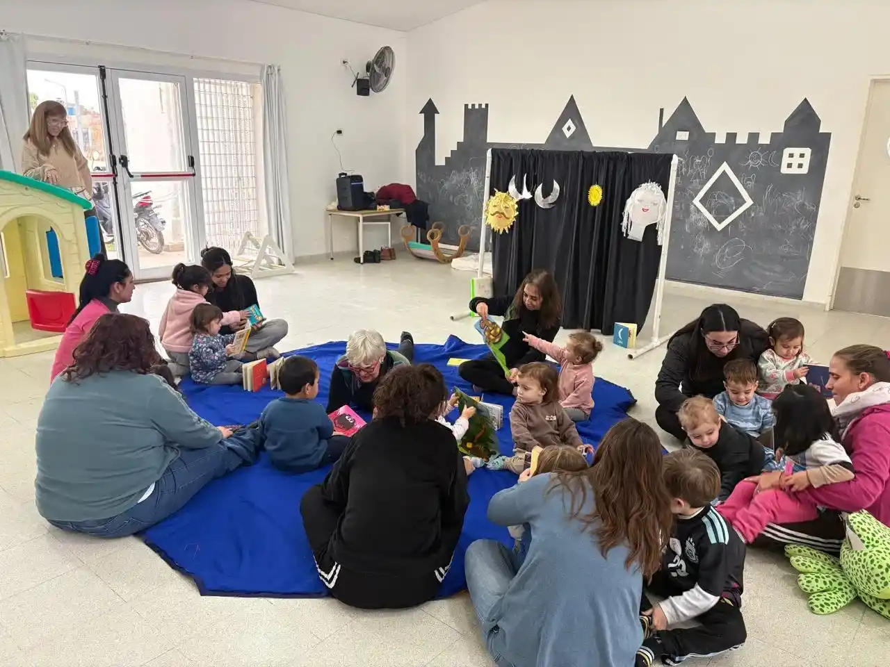 La Biblioteca Ambulante impulsó el proyecto "Bebeteca Pequeño Búho" en los barrios 30 de Mayo y San Luis