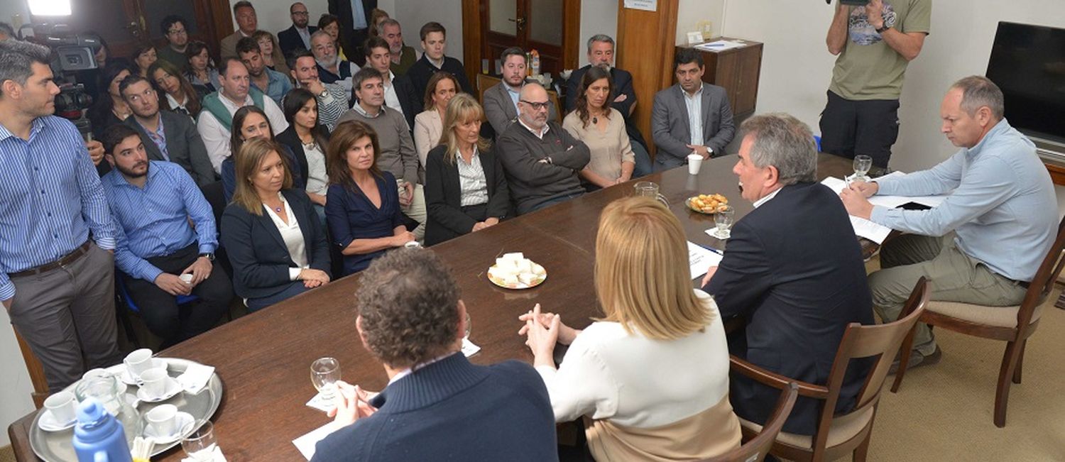 Tras ganar con amplitud en Bahía Blanca, Gay le pidió la renuncia al gabinete para "ajustar" la política