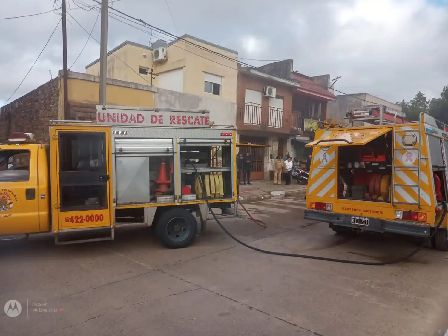 Bomberos Voluntarios rescataron una mascota del incendio de una vivienda