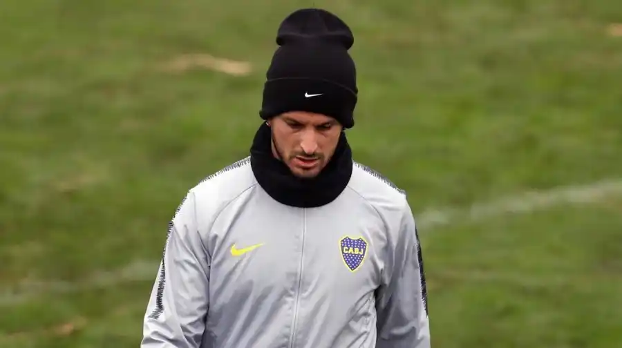 Benedetto se reunió con Angelici y transmitió su idea de irse de Boca
