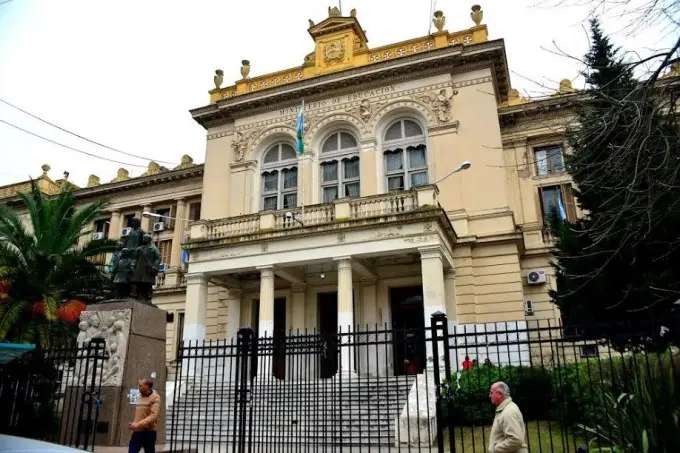 El Ministerio de Educación bonaerense ya aplica los retiros voluntarios impuestos por Vidal