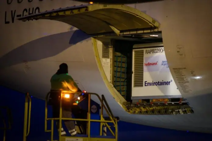 Llegaron 768 mil nuevas dosis de la vacuna china Sinopharm