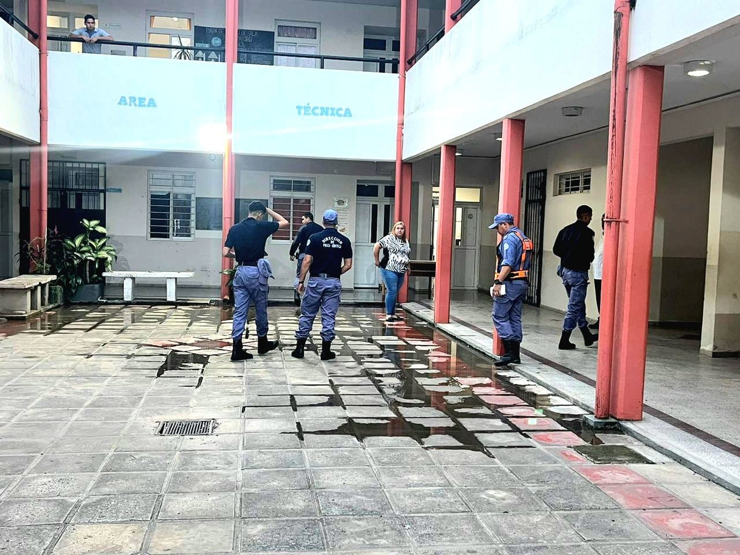 Investigan un hecho de daño en la EPET N° 5 en el barrio 2 de Abril