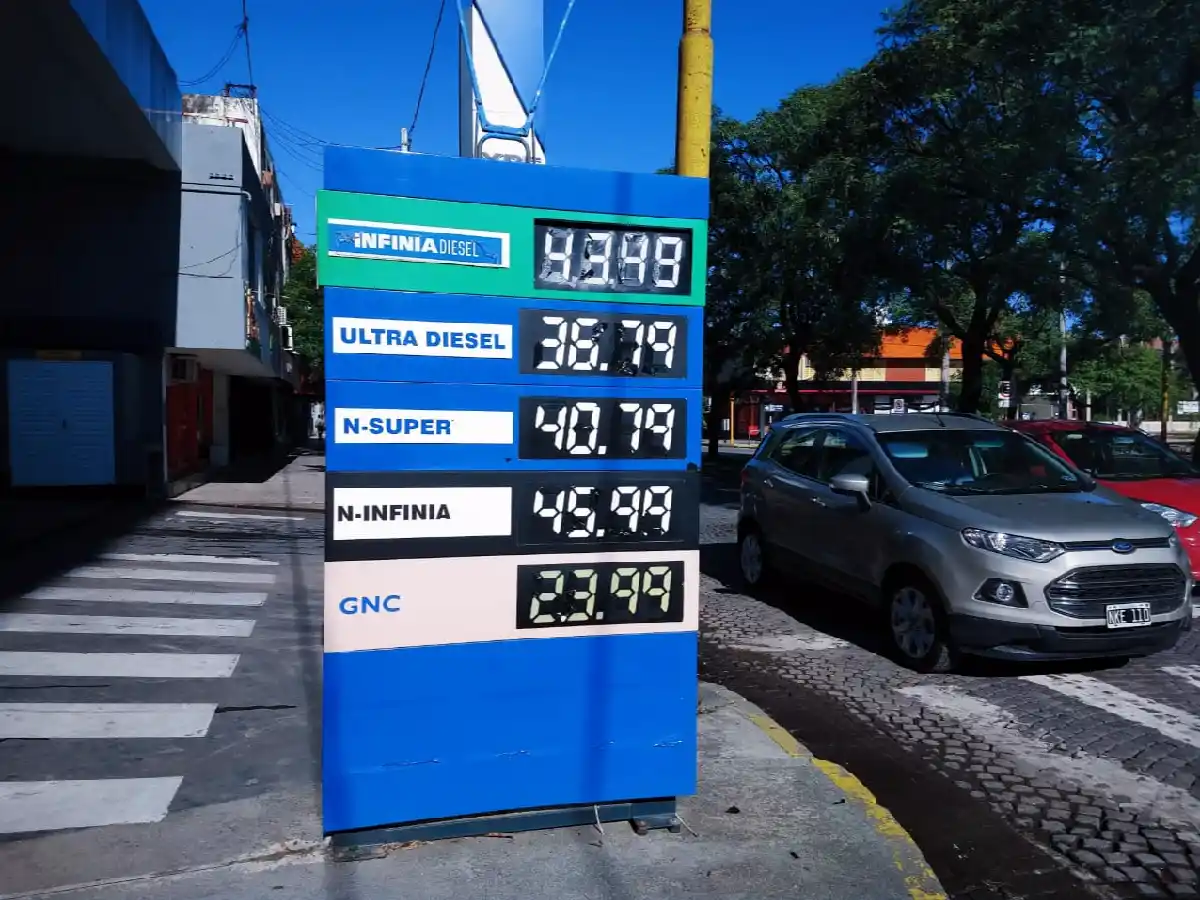 En la ciudad YPF aun no cambió los precios de las naftas