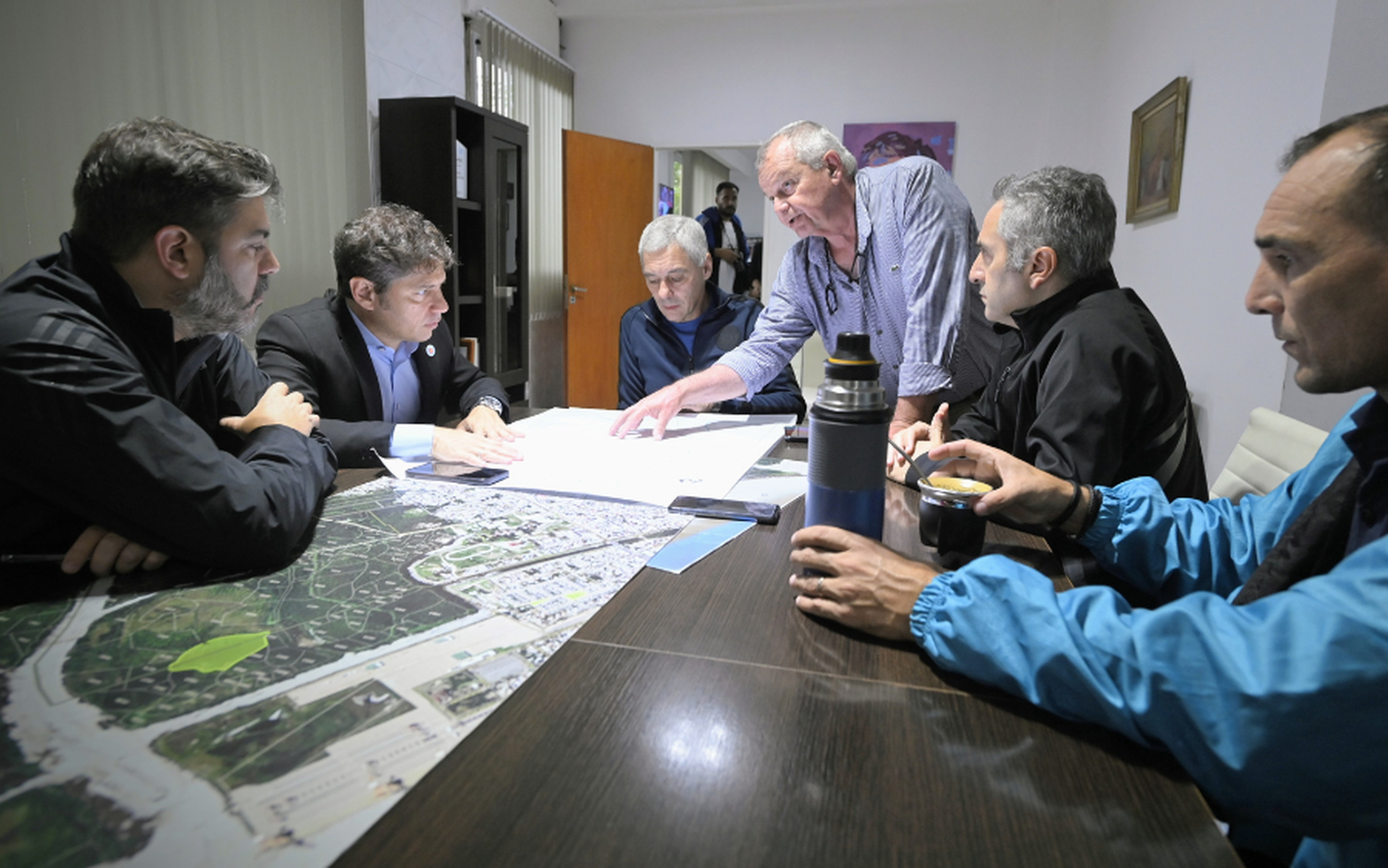 Temporal: Kicillof junto al intendente de Berisso (Foto: Gobernación)