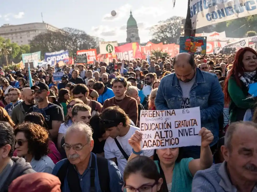 Para este martes se espera otra multitud en cada ciudad en defensa de la amenazada educación pública. Foto: Ilustración