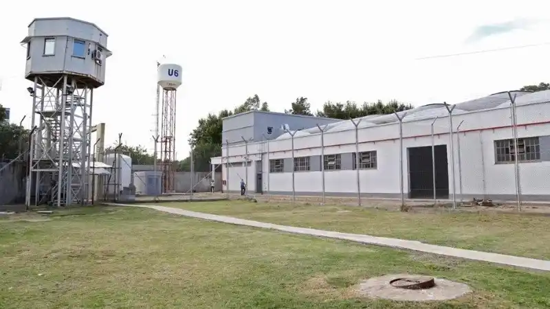 Dos presos se fugaron saltando el tapial de la Unidad 6 de Rosario