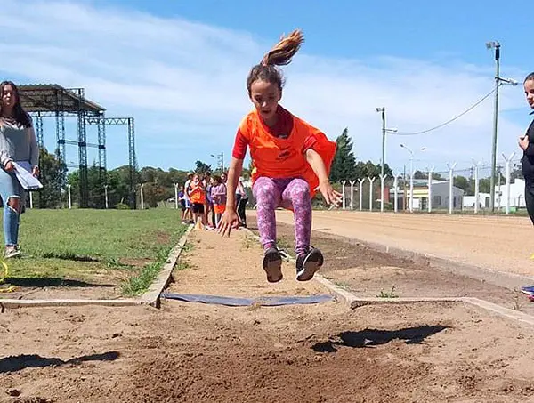 Escuela Municipal de Atletismo en un torneo formativo regional