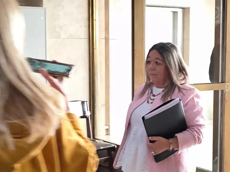 Declaró la escribana que intervino en la compra del departamento de Adorni