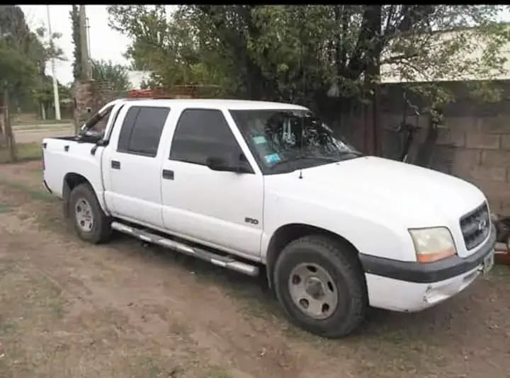 Revisan cámaras de seguridad, tras el robo de una camioneta
