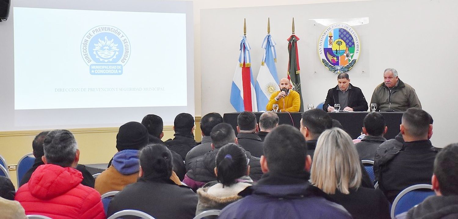 Continúan las capacitaciones para los agentes de control de admisión y permanencia 