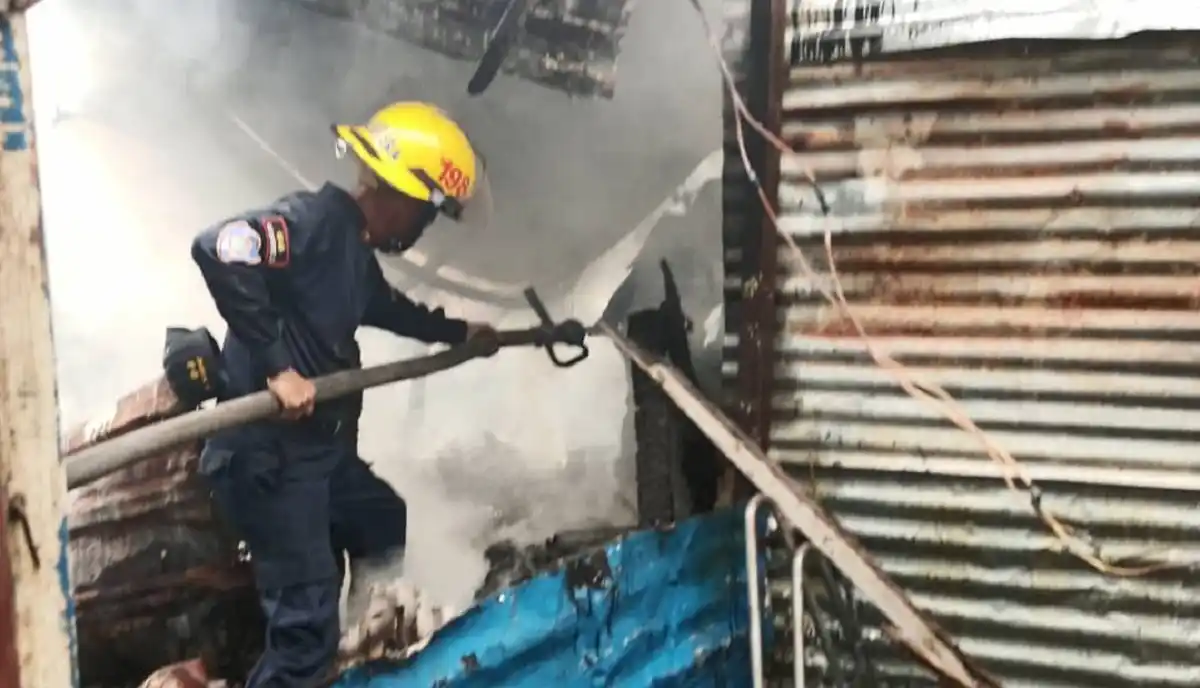 VORAZ INCENDIO acaba con 22 casas en Maracay
