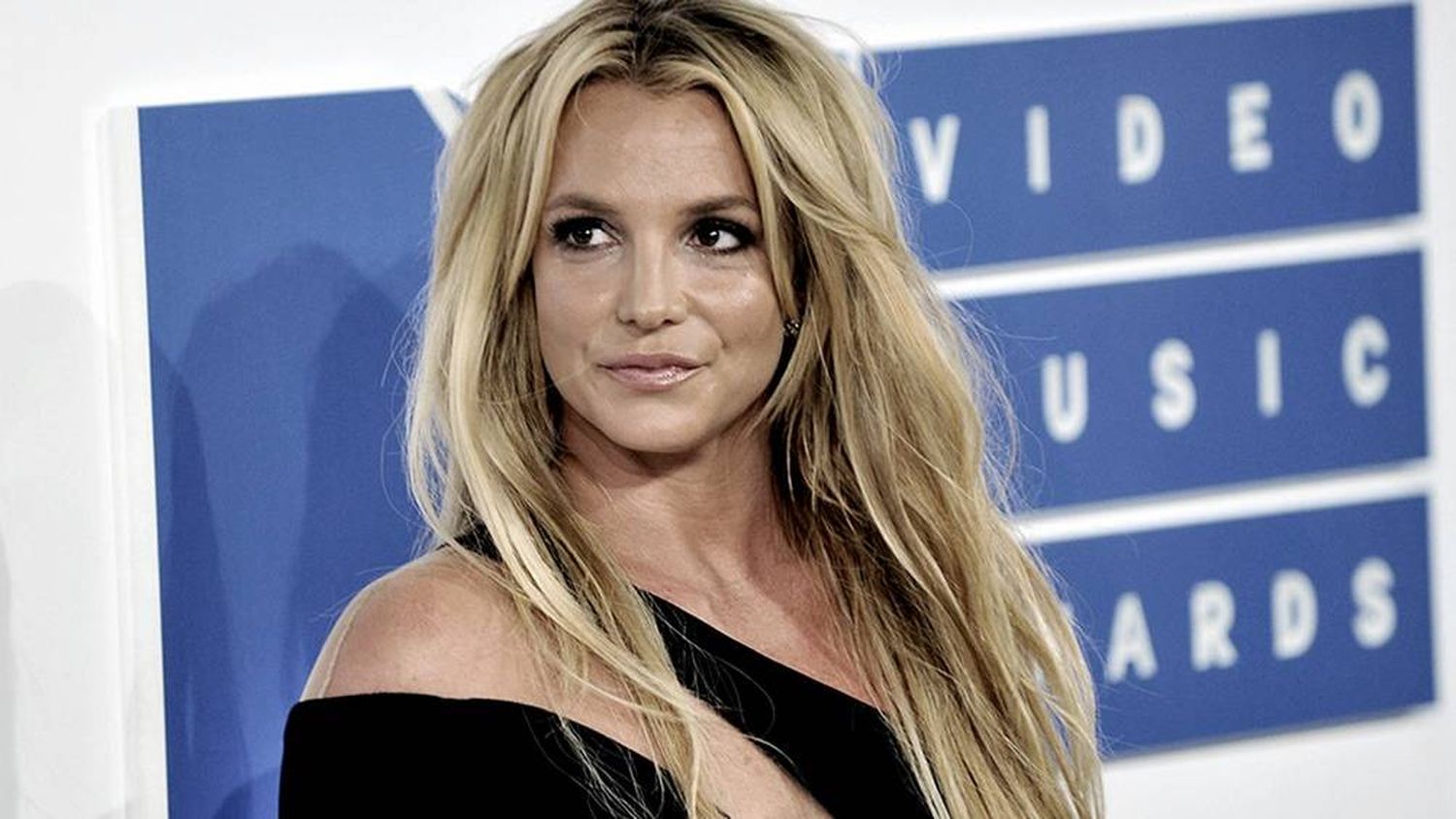 Britney Spears anunció su casamiento con su entrenador personal