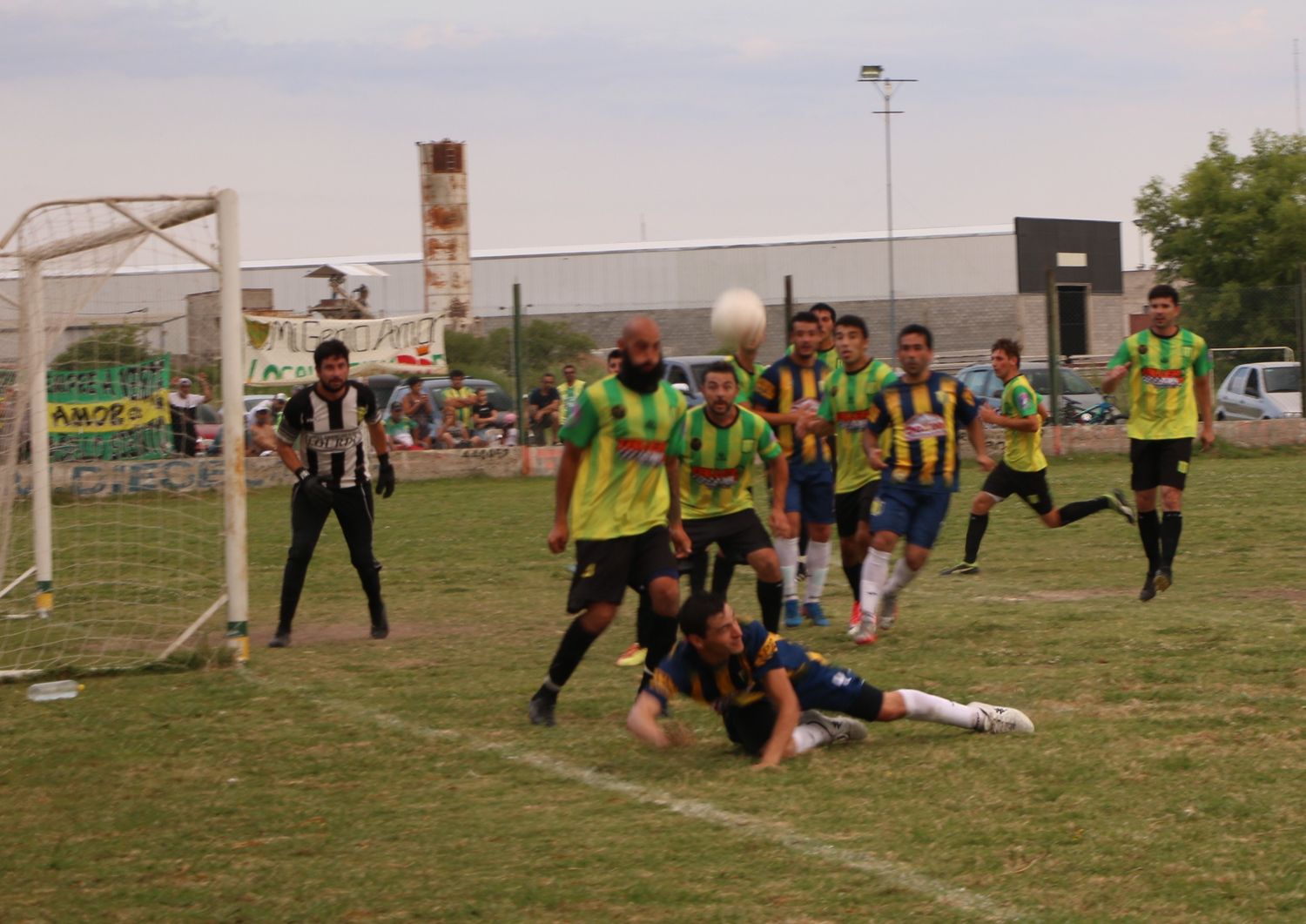 Juventud Urdinarrain frenó a Sarmiento y lo goleó 3-0