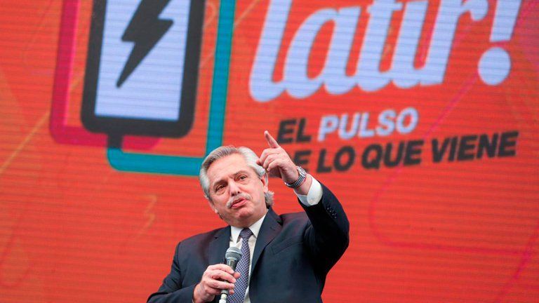 “Vamos a hacer de internet un servicio público y que se enojen los que se tengan que enojar”