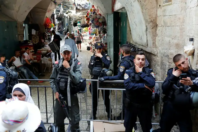 Más de 200 mil musulmanes oraron en Jerusalén y dos israelíes fueron heridos