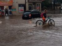 La intensa lluvia generó anegamientos y requirió del accionar de Defensa Civil