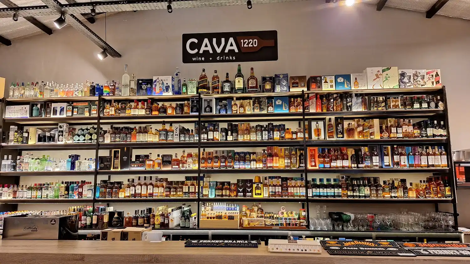 Cava 1220, vinos y destilados de alta gama para conocer, degustar y compartir siempre