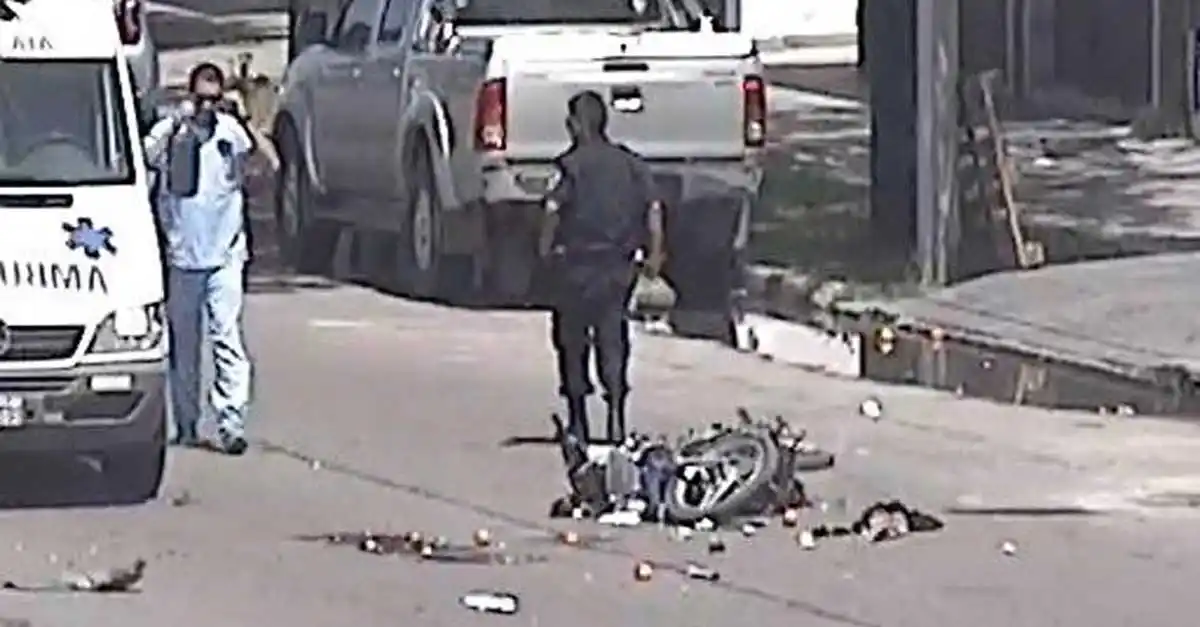 Conductor se dio a la fuga tras embestir una moto