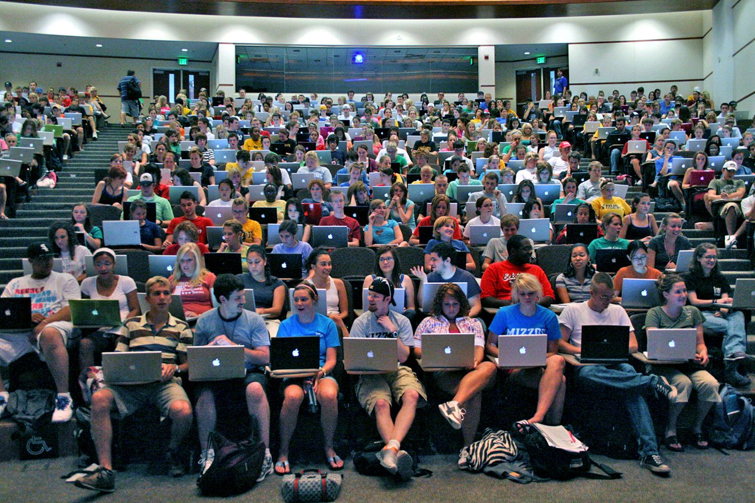 Hoy en día, los estudiantes se enfrentan a un mundo impulsado por la tecnología, la innovación y la aplicación del mundo real. (Foto Local News Lab).