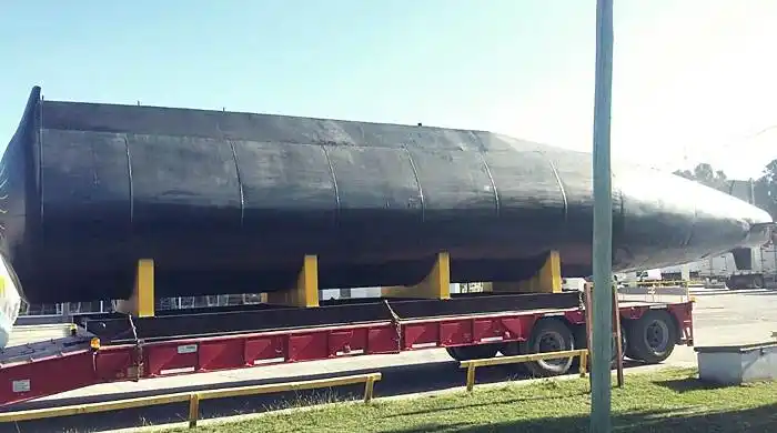 Una réplica del ARA San Juan está de paso por Bahía Blanca en homenaje a los 44 tripulantes