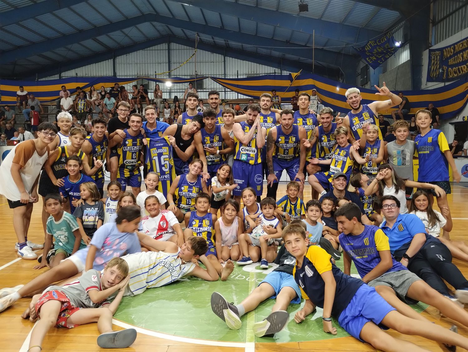 Dura y trabajada victoria para sostener el invicto en casa. Foto: Fabián Gallego.