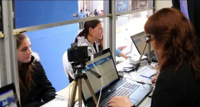 Obligarán a empleados públicos a capacitarse y rendir examen